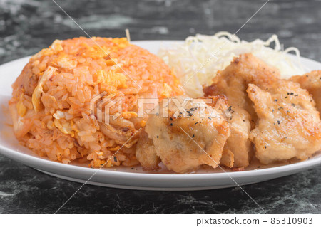炸雞泡菜炒飯 炸雞泡菜炒飯 85310903