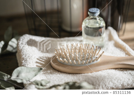 Wooden hairbrush Hair care image material Wooden hairbrush Hair care image material 85311136
