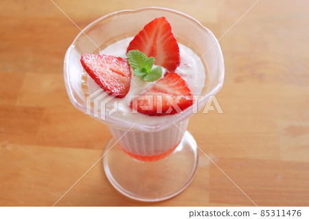 Strawberry Bavaro Strawberry Bavaro 85311476