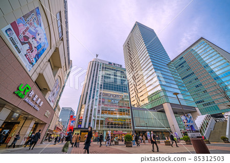 Tokyo cityscape of Japan Omicron stocks dominate the world ... Many people in front of Akihabara station = December 16th 85312503