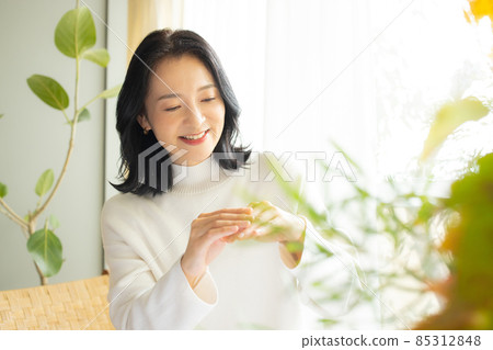 針織中間女性手部護理 針織中間女性手部護理 85312848