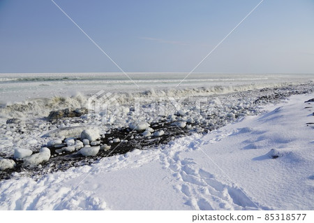 Sea of Okhotsk seen from the drift ice cape, winter 85318577