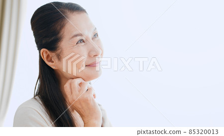 Senior woman thinking 85320013
