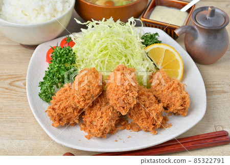 Fried oysters with tartar sauce. Winter seafood seafood. Kaki fry set meal. Fried oysters with tartar sauce. Winter seafood seafood. Kaki fry set meal. 85322791