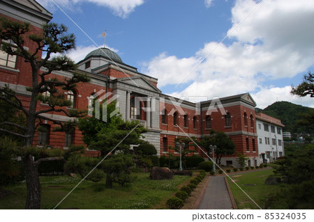 海上自衛隊吳地區本部大樓背面（原海軍吳海軍區）（面向大海，與正面裝飾相同） 85324035