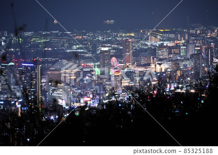 從瑪雅纜車站看神戶三宮和馬賽克大摩天的夜景 85325188