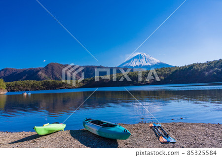 [山梨縣] 錦湖湖畔的獨木舟和富士山 85325584