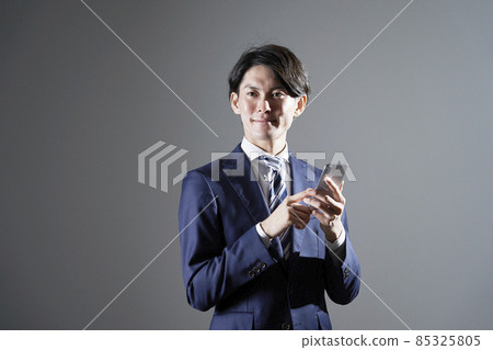 Businessman smartphone gray background 85325805