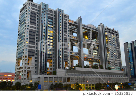 The FCG building in Odaiba, which I visited in the evening of August, is huge and overwhelming. The FCG building in Odaiba, which I visited in the evening of August, is huge and overwhelming. 85325833