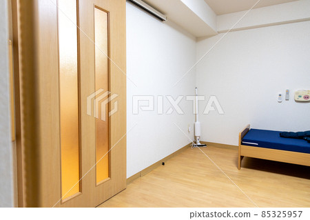 Inside the room of a studio apartment for the elderly with rental furniture 85325957
