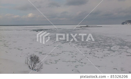 Shiretoko Peninsula Utoro drift ice berthing 85326206