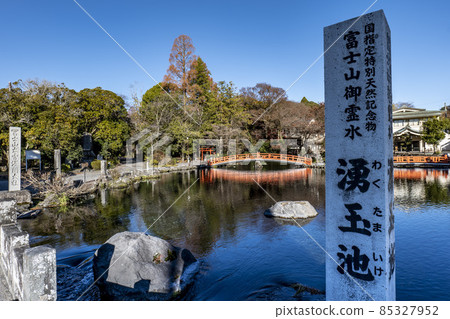 Wakutamaike of Fujisan Hongu Sengen Taisha in Fujinomiya City, Shizuoka Prefecture Wakutamaike of Fujisan Hongu Sengen Taisha in Fujinomiya City, Shizuoka Prefecture 85327952