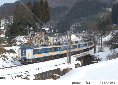 Hokuriku Main Line Isurugi-Kurikara JR West 485 Series Y11 + Y01 formation (Kanazawa) Shirasagi Hokuriku Main Line Isurugi-Kurikara JR West 485 Series Y11 + Y01 formation (Kanazawa) Shirasagi 85328565
