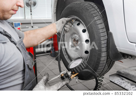 Cheking air pressure in automobile car wheel after tyre fitting or tire replacing for winter type Cheking air pressure in automobile car wheel after tyre fitting or tire replacing for winter type 85332102