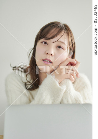 Young woman working remotely 85332465