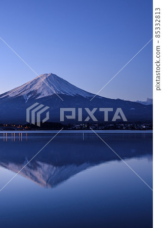 Superb view from Fuji / Kawaguchiko at dawn (fantastic sky) 85332813