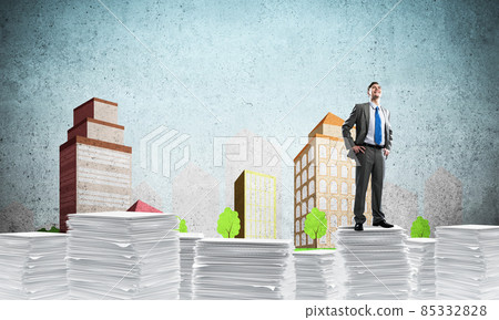 Successful confident businessman in suit. 85332828