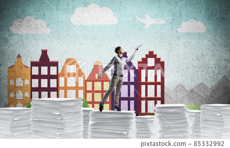 Study hard to become successful businessman. 85332992