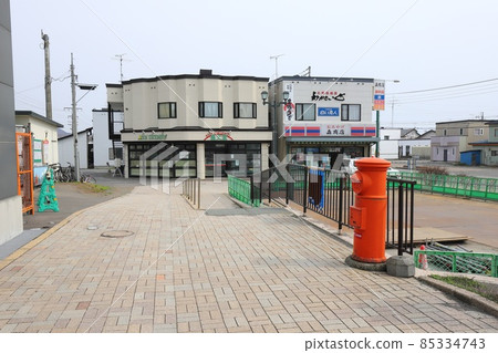 北海道洞爺湖町(JR洞爺湖站前)有圓形柱子的風景 北海道洞爺湖町(JR洞爺湖站前)有圓形柱子的風景 85334743