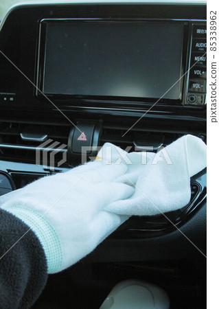 Cleaning inside the car Cleaning inside the car 85338962