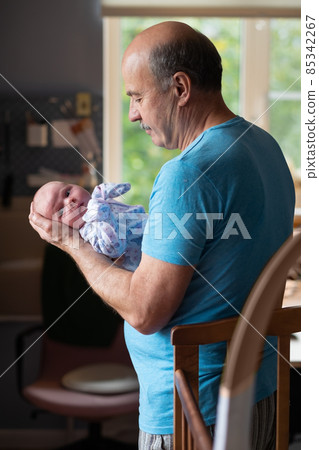 Grandfather holding a caucasian newborn baby girl 85342267