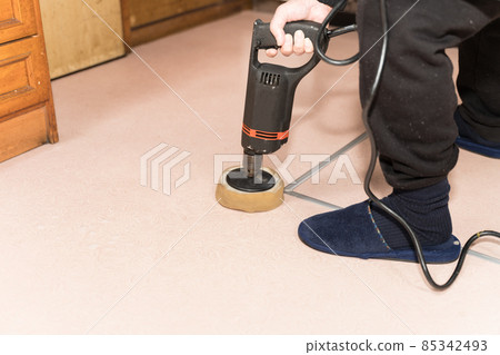 用電鑽打磨地板 用電鑽打磨地板 85342493