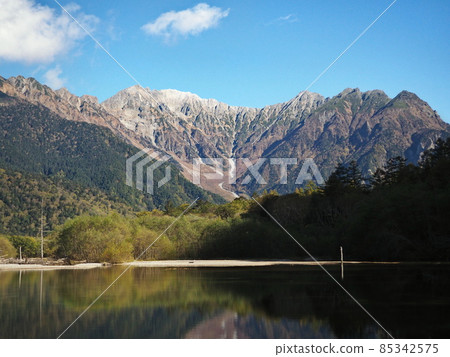 Hotaka mountain range seen from Taisho Pond 85342575