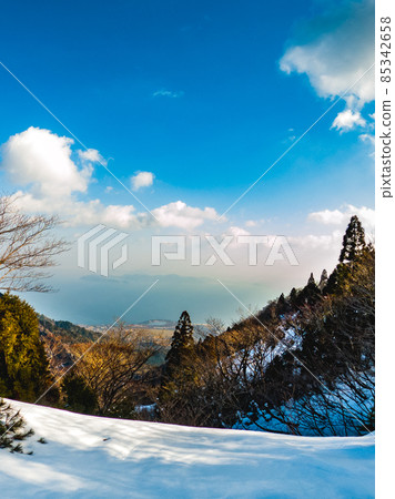 從北平山口看到的翠綠琵琶湖和內湖 從北平山口看到的翠綠琵琶湖和內湖 85342658