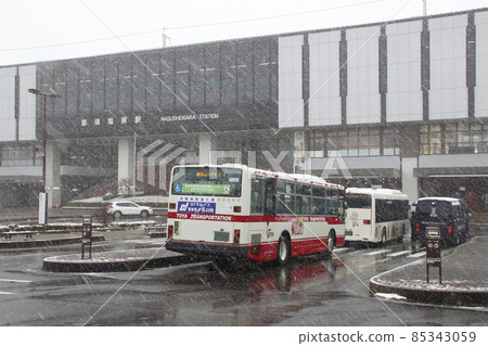 At Nasushiobara Station on the Utsunomiya Line in winter (West Exit Station Building) At Nasushiobara Station on the Utsunomiya Line in winter (West Exit Station Building) 85343059