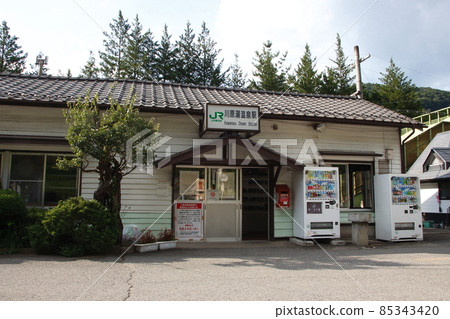 Agatsuma Line Kawarayu Onsen Station (former station building) 85343420