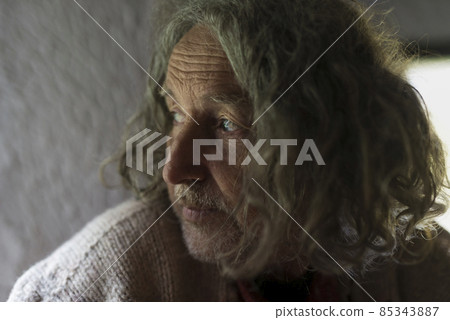 Portrait of senior man with grey hair 85343887