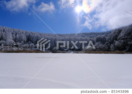 日尻高原中牧湖的冬景 日尻高原中牧湖的冬景 85343896