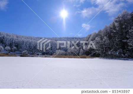 日尻高原中牧湖的冬景 日尻高原中牧湖的冬景 85343897