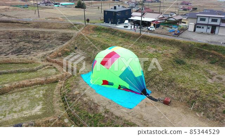 I took an aerial shot of the hot-air balloon cleanup scene of the Hiroshima University hot-air balloon circle. I took an aerial shot of the hot-air balloon cleanup scene of the Hiroshima University hot-air balloon circle. 85344529