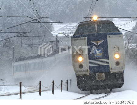 Hokuriku Main Line Kurikara-Tsubata JR West 485 Series Y23 formation (Kanazawa) Shirasagi 85345768
