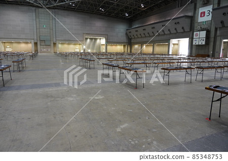 Tokyo Big Sight East Hall with nobody setting up a comic market 85348753