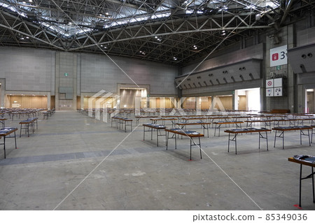 Tokyo Big Sight East Hall with nobody setting up a comic market 85349036