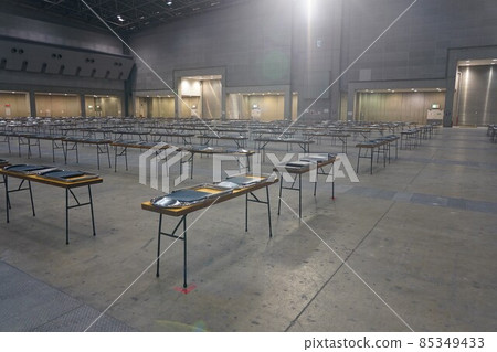 Tokyo Big Sight East Hall with nobody setting up a comic market 85349433