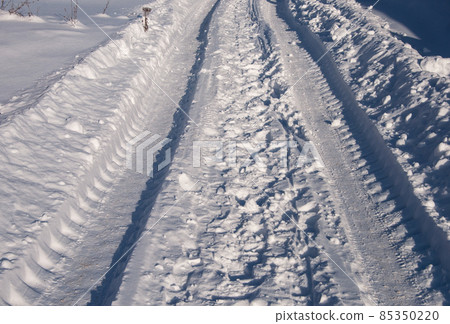 Tyre-tread in snow Tyre-tread in snow 85350220