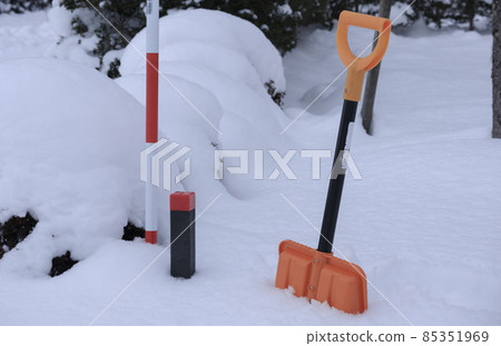 雪地界樁冬季勘察土地圖像 雪地界樁冬季勘察土地圖像 85351969