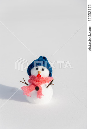 雪人帶著驚訝的表情 85352373