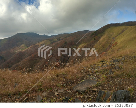 The ridgeline of Mt. Kesamaru and Mt. Kesamaru 85353087