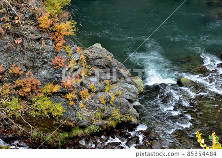 Autumn holidays in Okutama, the stunning autumn colors that can be seen in Tokyo Autumn holidays in Okutama, the stunning autumn colors that can be seen in Tokyo 85354484