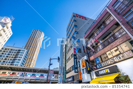 日本的東京城市景觀中目黑站和中目黑地圖集塔的視圖 85354741