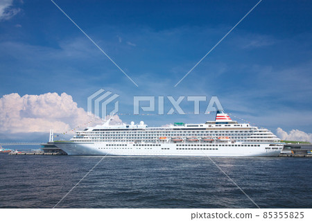 Asuka II anchored at Osanbashi 85355825