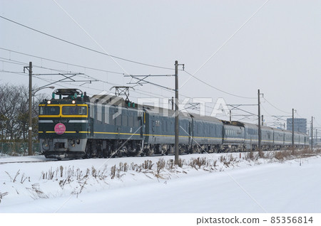 Hokuriku Main Line Kita-Sabae-Sabae JR West EF81-104 + 24 Series Twilight Express Hokuriku Main Line Kita-Sabae-Sabae JR West EF81-104 + 24 Series Twilight Express 85356814