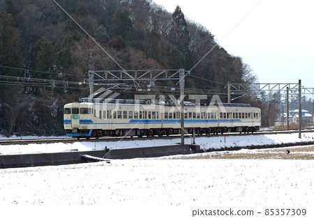 Hokuriku Main Line Awara Onsen-Hosorogi JR West 413 series B10 organization (Kanazawa) 85357309