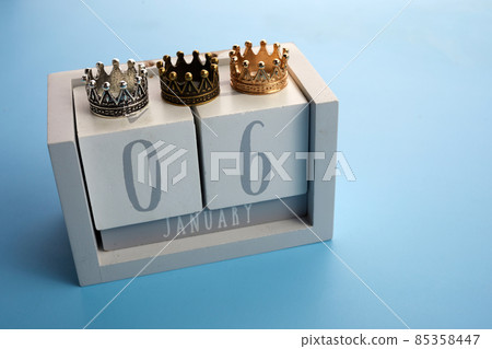 Epiphany Day Concept. 6 January calendar with three crowns on bue background 85358447