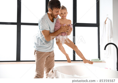 Father and his cute little daughter in bathroom Father and his cute little daughter in bathroom 85359387