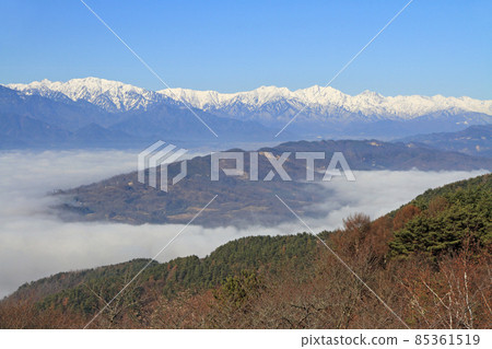 冬天的安曇野:從長峰山看北阿爾卑斯和雲海 冬天的安曇野:從長峰山看北阿爾卑斯和雲海 85361519